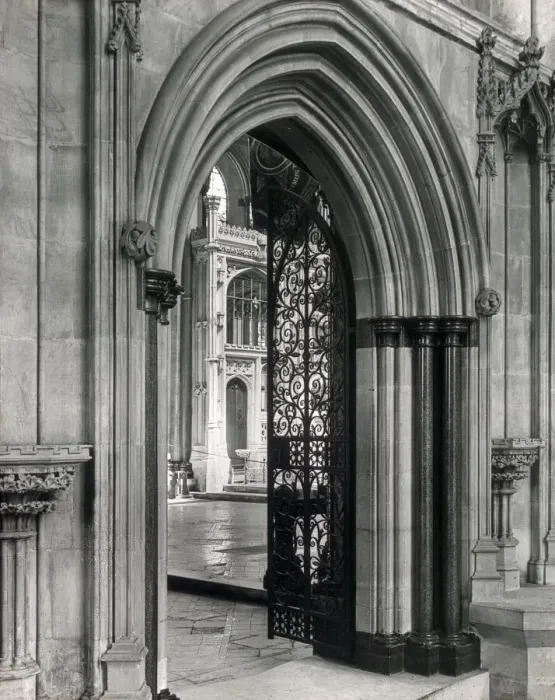 Framed Print : View across Choir, Salisbury Cathedral, Wiltshire Framed Print : View across Choir, Salisbury Cathedral, Wiltshire