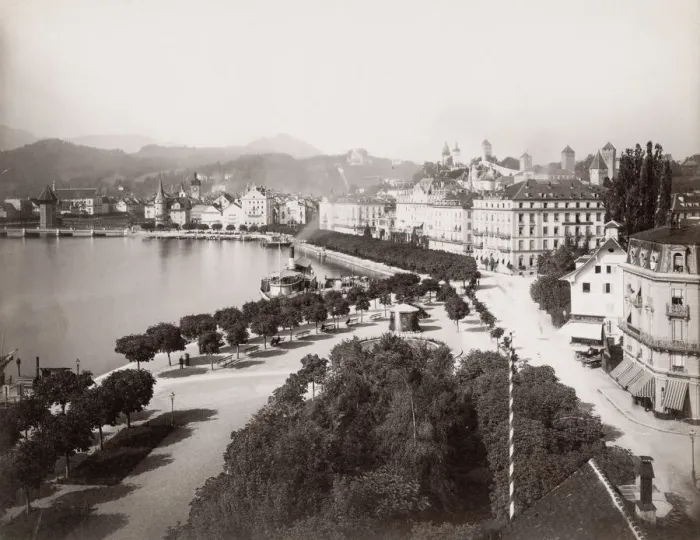 Framed Print : View of the city and lake of Lucerne, Italy Framed Print : View of the city and lake of Lucerne, Italy