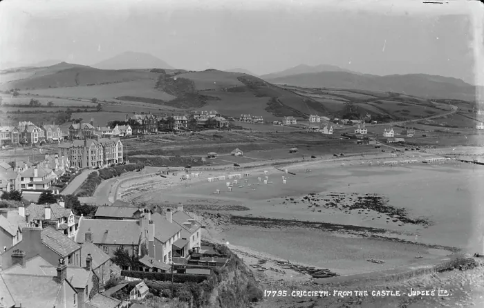 Framed Print : View of Criccieth from the Castle Framed Print : View of Criccieth from the Castle