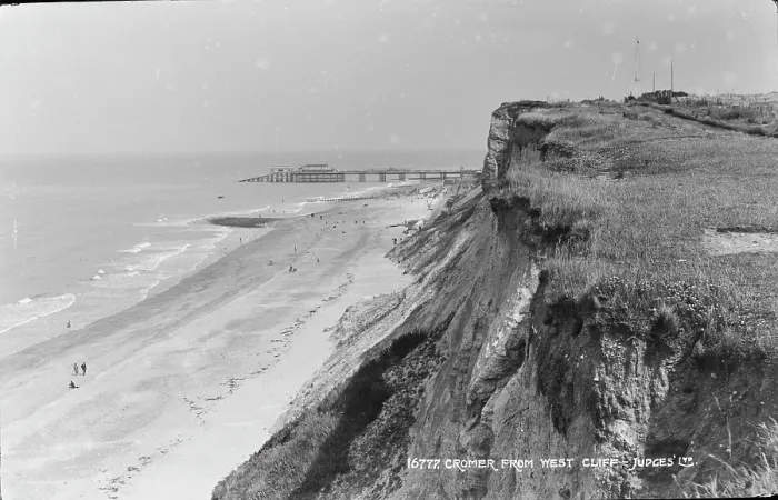 Framed Print : View of Cromer from West Cliff Framed Print : View of Cromer from West Cliff