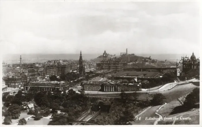 Framed Print : A view of Edinburgh from the Castle Framed Print : A view of Edinburgh from the Castle
