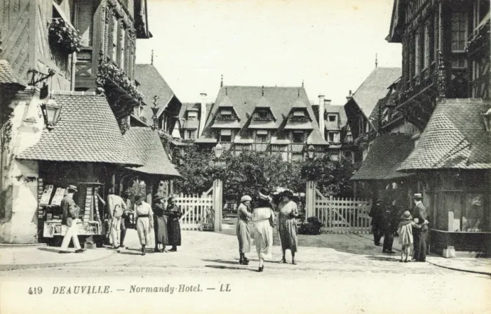 Framed Print : A view of the exterior of the Normandy Hotel, Deauville Framed Print : A view of the exterior of the Normandy Hotel, Deauville