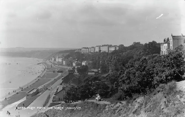 Framed Print : View of Filey from the North Framed Print : View of Filey from the North
