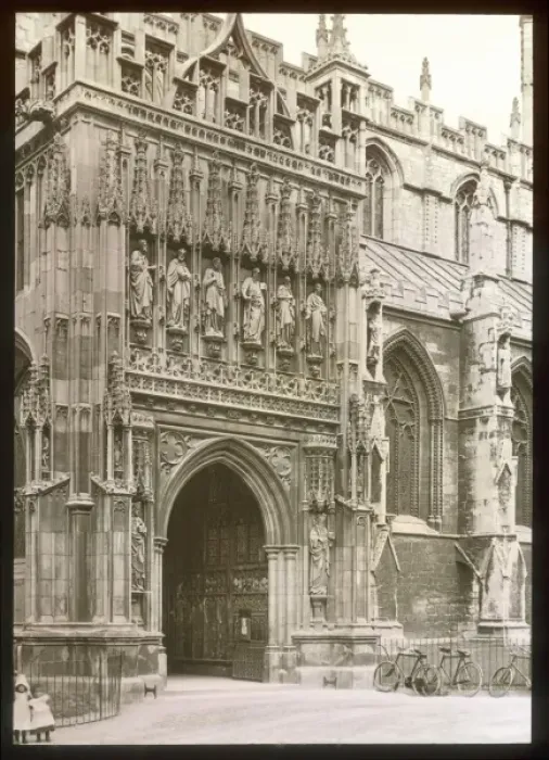 Framed Print : View of Gloucester Cathedral, Gloucestershire Framed Print : View of Gloucester Cathedral, Gloucestershire