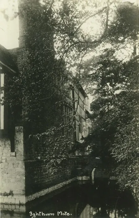 Framed Print : Side view of Ightham Mote, Kent Framed Print : Side view of Ightham Mote, Kent