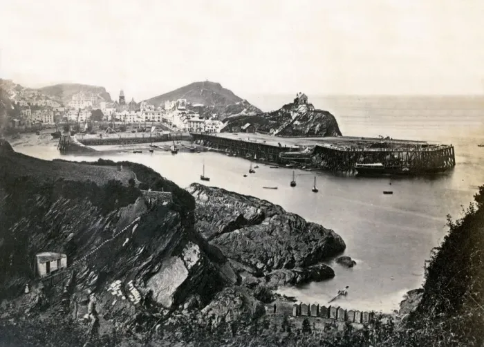Framed Print : View of Ilfracombe Harbour, Devon Framed Print : View of Ilfracombe Harbour, Devon