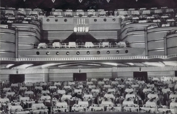 Framed Print : A view of the interior of the French Casino, New York Framed Print : A view of the interior of the French Casino, New York