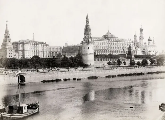 Framed Print : View of Kremlin from across the river, Moscow Russia Framed Print : View of Kremlin from across the river, Moscow Russia