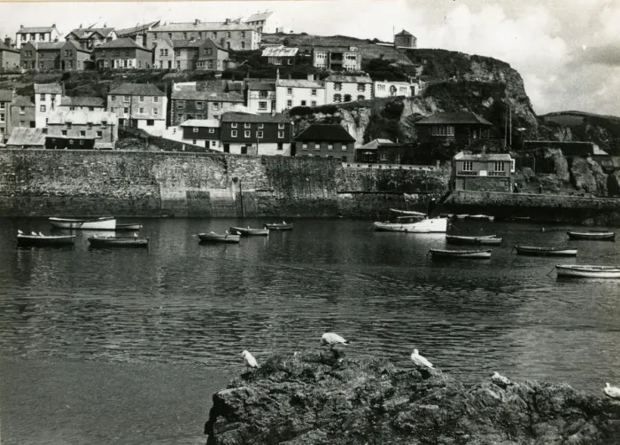Framed Print : View of Mevagissey Harbour, Cornwall Framed Print : View of Mevagissey Harbour, Cornwall