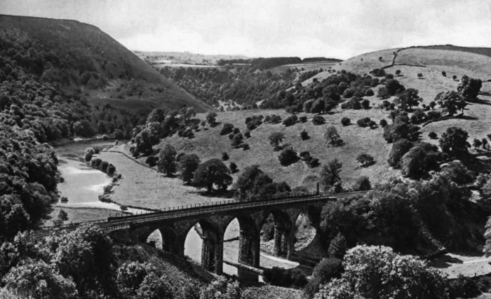 Framed Print : View of Monsal Dale and River Wye, Derbyshire Framed Print : View of Monsal Dale and River Wye, Derbyshire