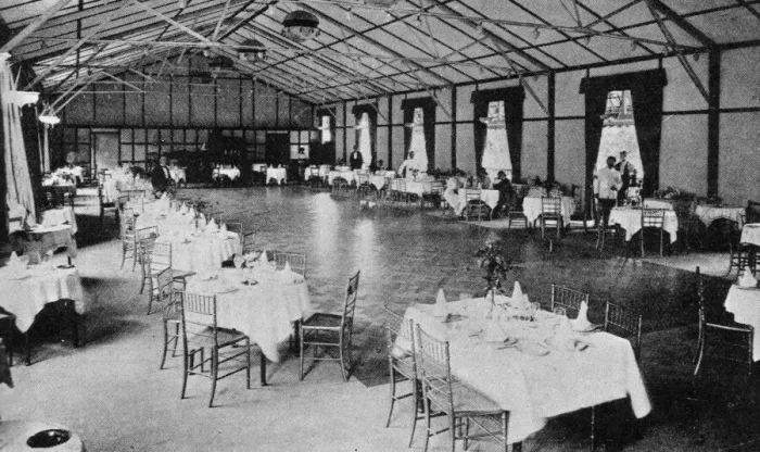 Framed Print : A view of Murrays River Club at Maidenhead showing ballroom Framed Print : A view of Murrays River Club at Maidenhead showing ballroom