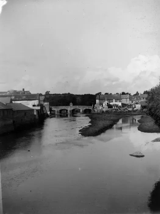 Framed Print : View of the Old Bridge, Haverfordwest, South Wales Framed Print : View of the Old Bridge, Haverfordwest, South Wales