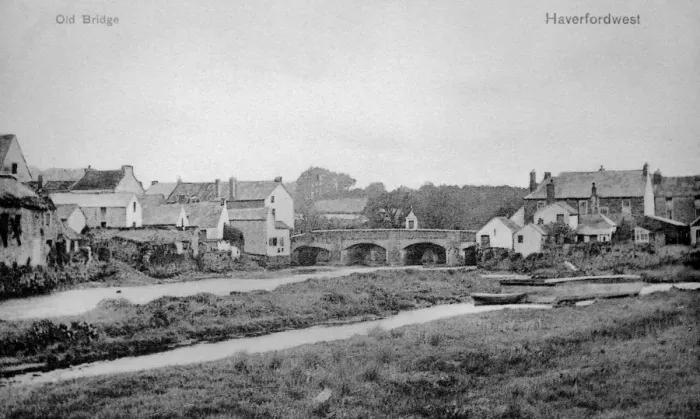 Framed Print : View of the Old Bridge, Haverfordwest, South Wales Framed Print : View of the Old Bridge, Haverfordwest, South Wales