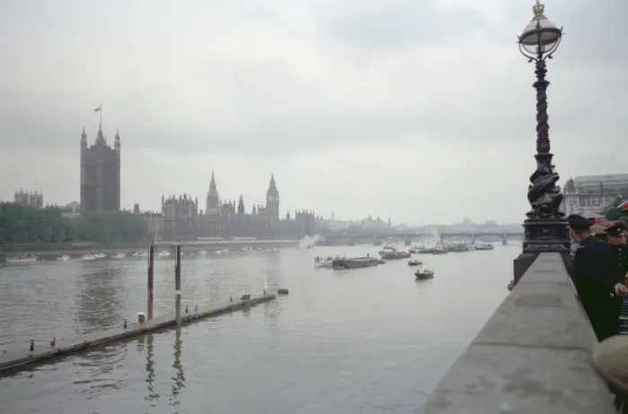 Framed Print : View of the Palace of Westminster across the Thames Framed Print : View of the Palace of Westminster across the Thames