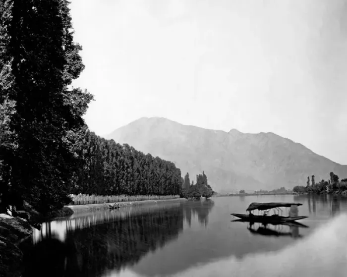 Framed Print : View of River Jhelum at Srinagar, India Framed Print : View of River Jhelum at Srinagar, India