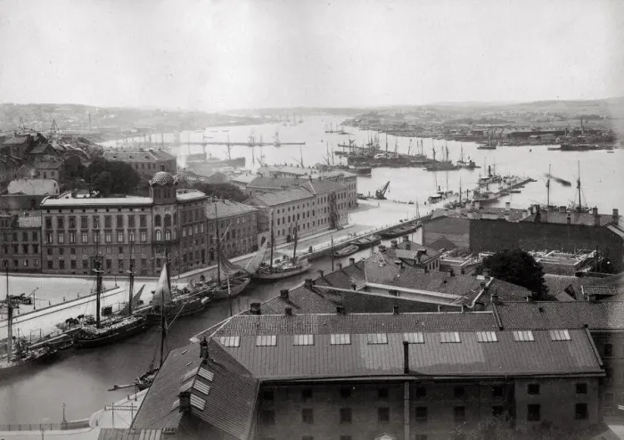 Framed Print : View of ships in the harbour at Gothenburg, Sweden Framed Print : View of ships in the harbour at Gothenburg, Sweden
