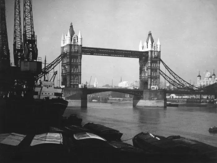 Framed Print : View of Tower Bridge, London Framed Print : View of Tower Bridge, London