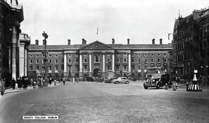 Framed Print : View of Trinity College, Dublin, Ireland Framed Print : View of Trinity College, Dublin, Ireland