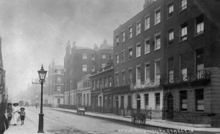 Framed Print : View of Weymouth Street, London W1 Framed Print : View of Weymouth Street, London W1