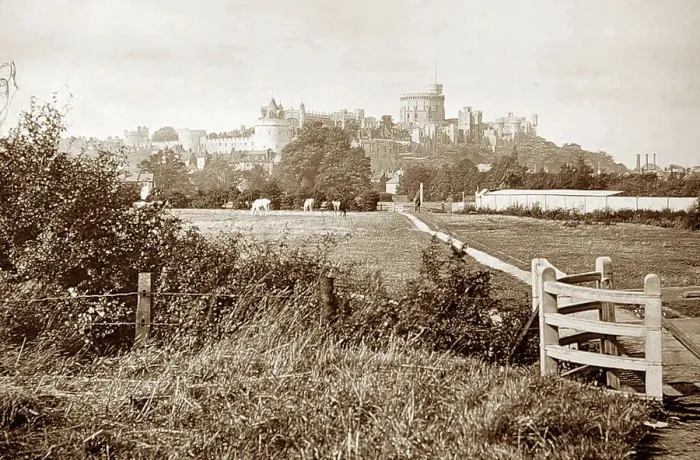 Framed Print : View of Windsor Castle, Victorian period Framed Print : View of Windsor Castle, Victorian period