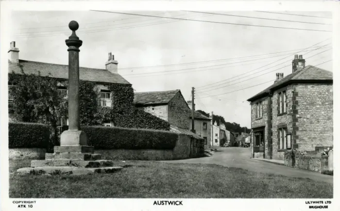 Framed Print : The Village, Austwick, Craven, England Framed Print : The Village, Austwick, Craven, England