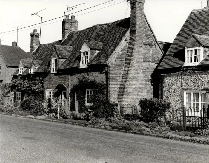 Framed Print : Village cottages, Hambledon, Buckinghamshire Framed Print : Village cottages, Hambledon, Buckinghamshire