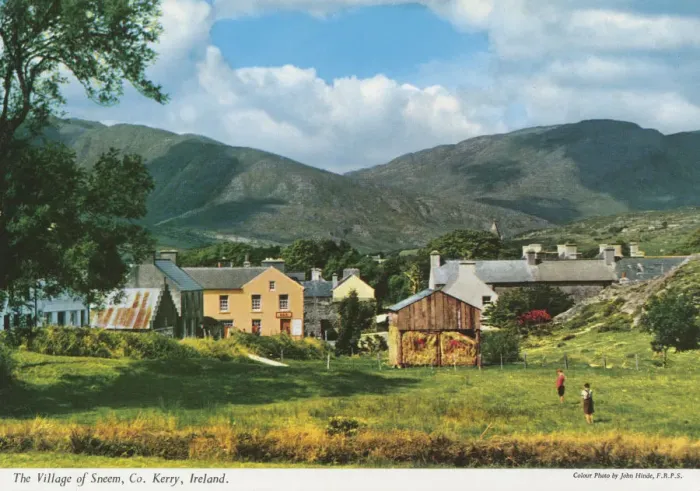 Framed Print : The Village of Sneem, County Kerry, Republic of Ireland Framed Print : The Village of Sneem, County Kerry, Republic of Ireland