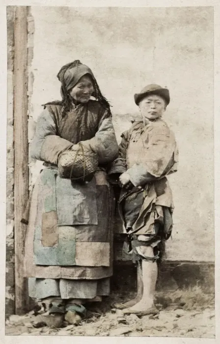 Framed Print : Vintage 19th century photograph: John Thomson carte de visite China: beggars on street Framed Print : Vintage 19th century photograph: John Thomson carte de visite China: beggars on street