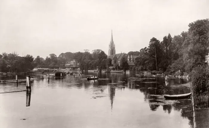Framed Print : Vintage 19th century photograph - United Kingdom - boating, probably on the River Thames Framed Print : Vintage 19th century photograph - United Kingdom - boating, probably on the River Thames