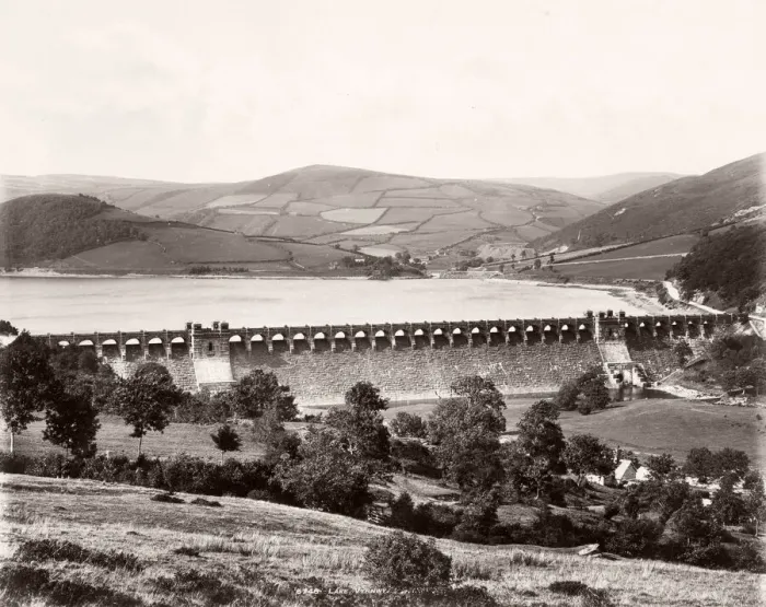 Framed Print : Vintage 19th century photograph - United Kingdom - dam at Lake Vyrnwy Framed Print : Vintage 19th century photograph - United Kingdom - dam at Lake Vyrnwy