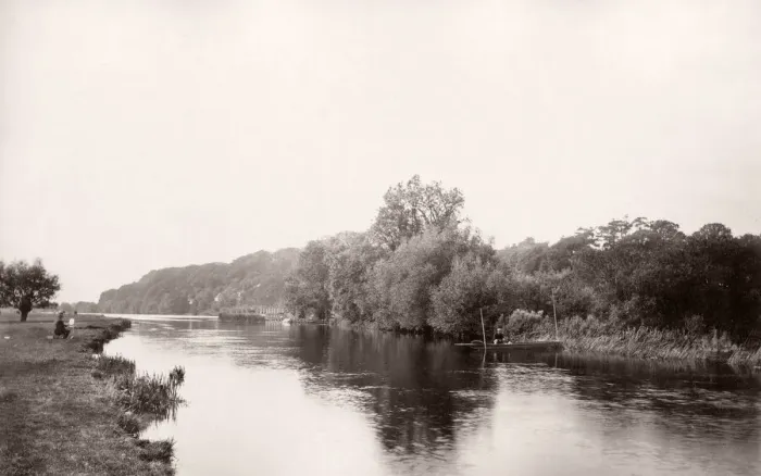 Framed Print : Vintage 19th century photograph - United Kingdom - Henley on Thames below the weir