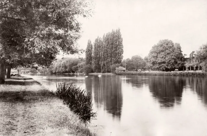 Framed Print : Vintage 19th century photograph - United Kingdom - River Thames at Bourne End Framed Print : Vintage 19th century photograph - United Kingdom - River Thames at Bourne End