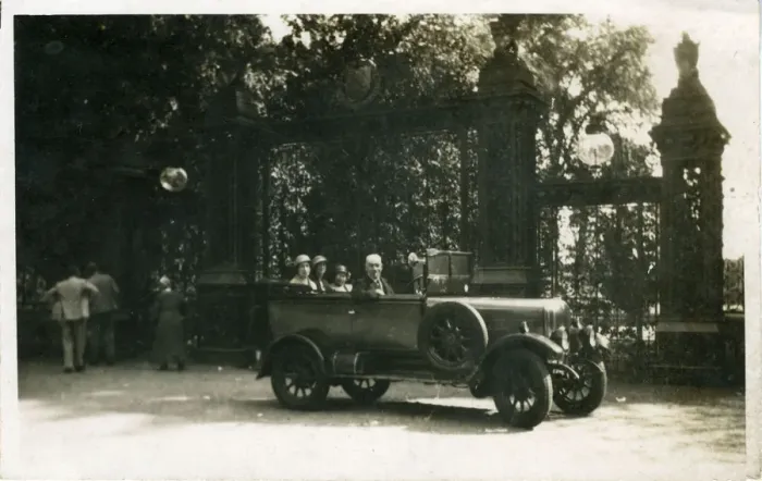 Framed Print : Vintage Car (awaiting identification) Framed Print : Vintage Car (awaiting identification)