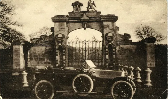 Framed Print : Vintage Car (awaiting identification) Framed Print : Vintage Car (awaiting identification)