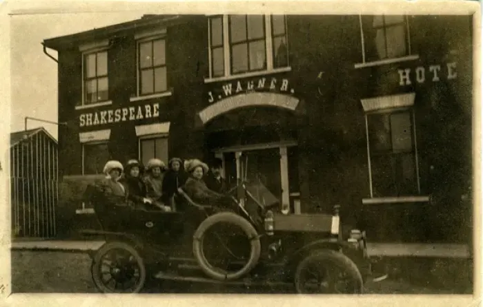 Framed Print : Vintage Car (possibly a Belsize), Shakespeare Hotel Framed Print : Vintage Car (possibly a Belsize), Shakespeare Hotel