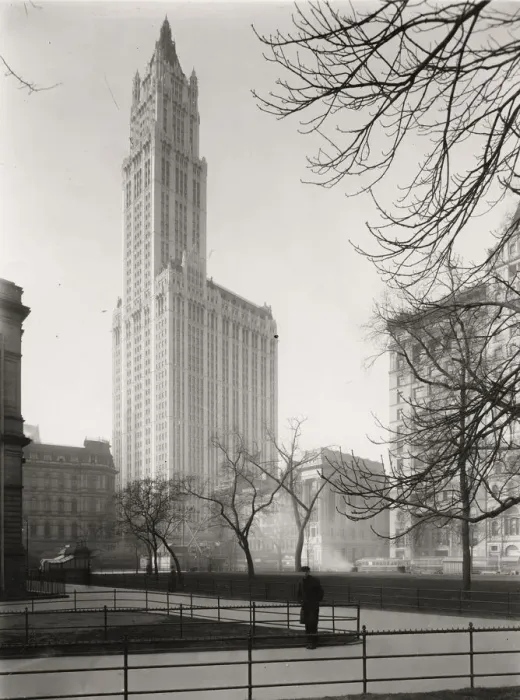 Framed Print : Vintage early 20th century press photograph: City Hall Park, Woolworth building, New York Framed Print : Vintage early 20th century press photograph: City Hall Park, Woolworth building, New York