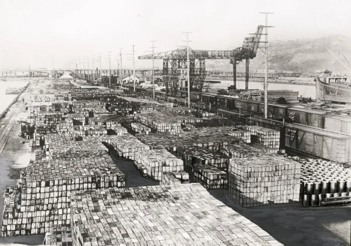 Framed Print : Vintage early 20th century press photograph: Docks, harbour in Seattle, Washington Framed Print : Vintage early 20th century press photograph: Docks, harbour in Seattle, Washington