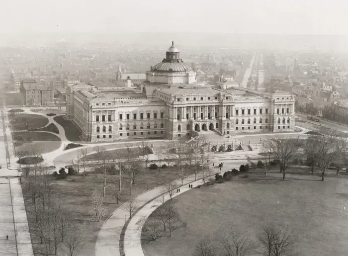 Framed Print : Vintage early 20th century press photograph: Thomas Jefferson Building Framed Print : Vintage early 20th century press photograph: Thomas Jefferson Building