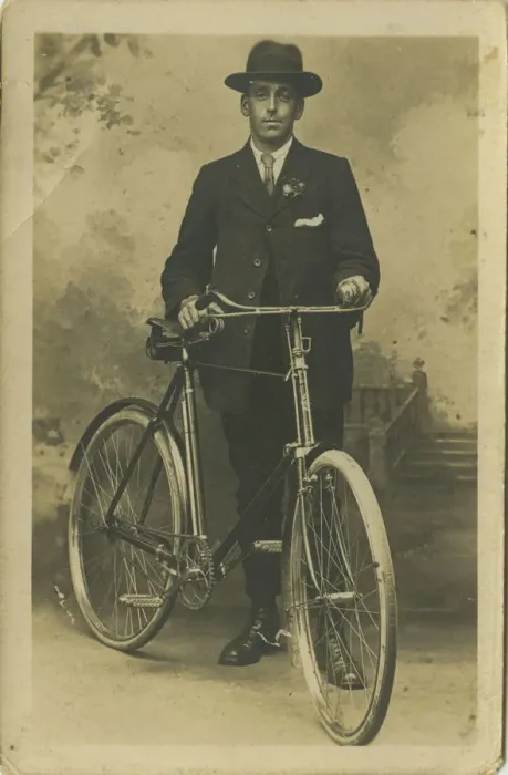 Framed Print : Vintage Edwardian Bicycle, Britain. Date: 1910s Framed Print : Vintage Edwardian Bicycle, Britain. Date: 1910s
