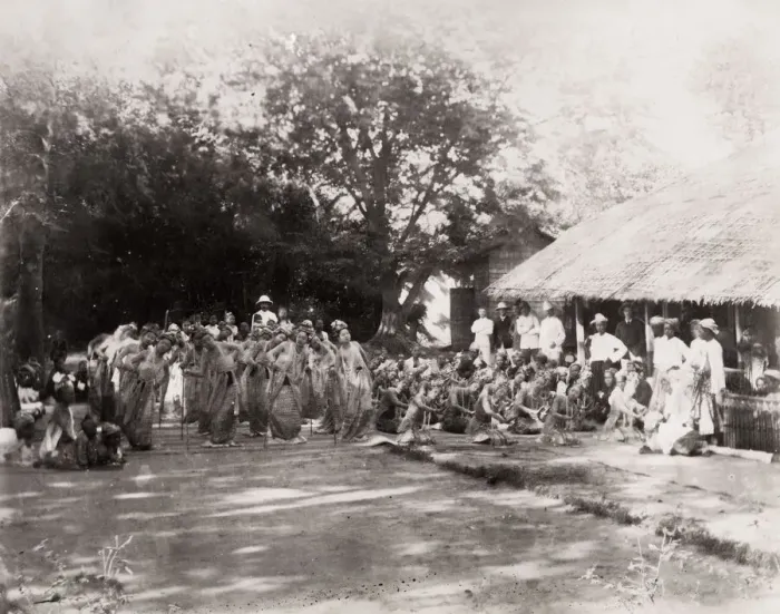 Framed Print : Vintage late 19th century photograph: Group of Burmese dancers, Burma, Myanmar Framed Print : Vintage late 19th century photograph: Group of Burmese dancers, Burma, Myanmar