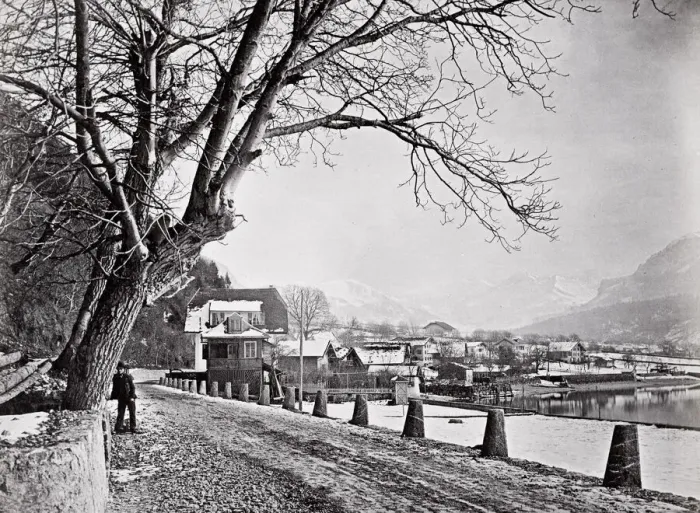 Framed Print : Vintage late 19th century photograph - Lake Brienz, Switzerland Framed Print : Vintage late 19th century photograph - Lake Brienz, Switzerland