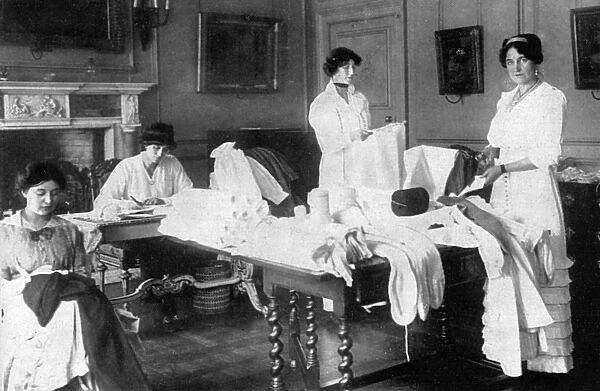 Viscountess Gladstone working for base hospitals, WW1