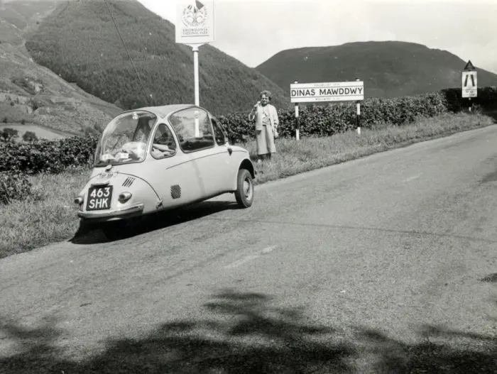 Framed Print : Visiting Dinas Mawddwy, Snowdonia National Park, Wales in a superb Heinkel Trojan 200 Framed Print : Visiting Dinas Mawddwy, Snowdonia National Park, Wales in a superb Heinkel Trojan 200