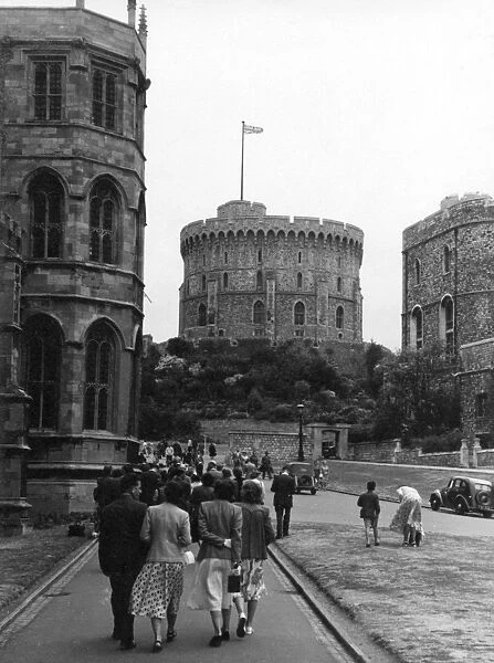 Visitors to Windsor Castle, Berkshire, England