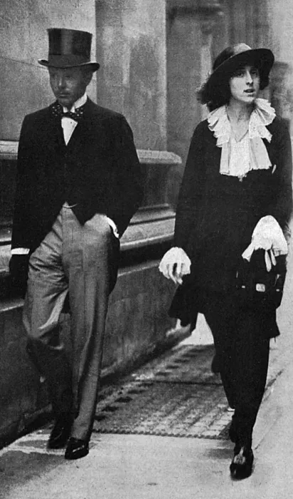 Framed Print : Vita Sackville-West and Harold Nicolson Framed Print : Vita Sackville-West and Harold Nicolson