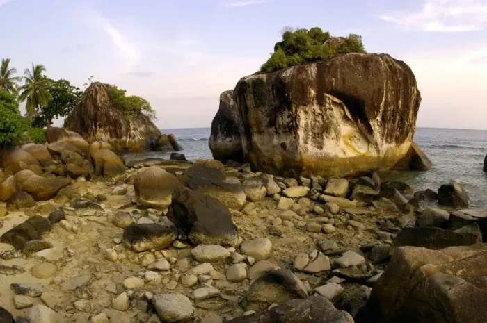 Framed Print : Volcanic boulders on a beach of Tioman Island Framed Print : Volcanic boulders on a beach of Tioman Island