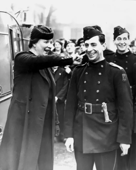 Framed Print : Volunteer firefighters help the war effort in London, WW2 Framed Print : Volunteer firefighters help the war effort in London, WW2