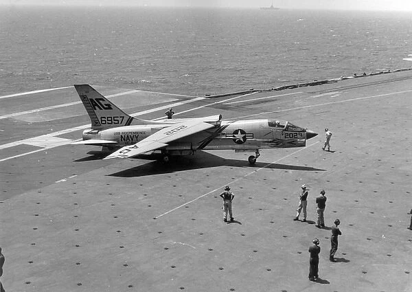 Vought F-8C Crusader 6957 manoeuvres