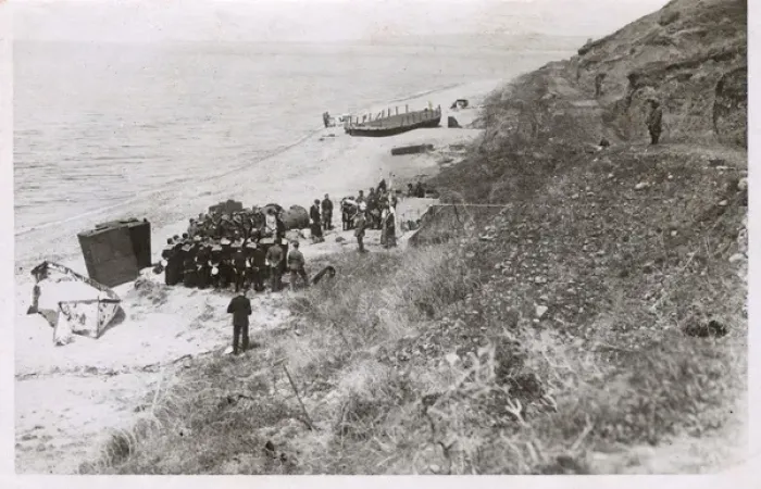 Framed Print : W Beach - Gallipoli - British Sailors attend a beach service Framed Print : W Beach - Gallipoli - British Sailors attend a beach service