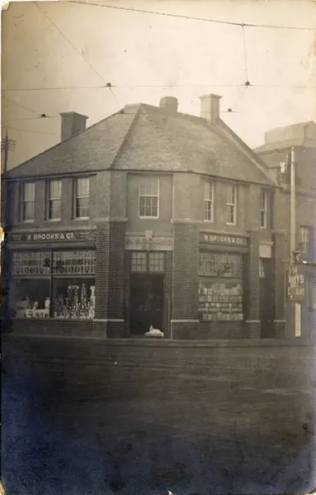 Framed Print : W Brookes & Co Grocery Shopfront, Thought to be at Elliot St Framed Print : W Brookes & Co Grocery Shopfront, Thought to be at Elliot St